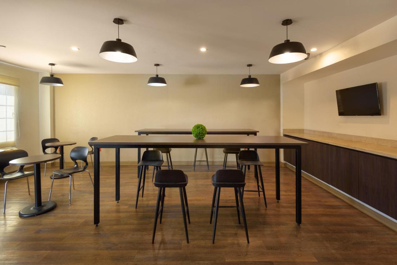 萨尔蒂约画廊长住套房酒店 外观 照片